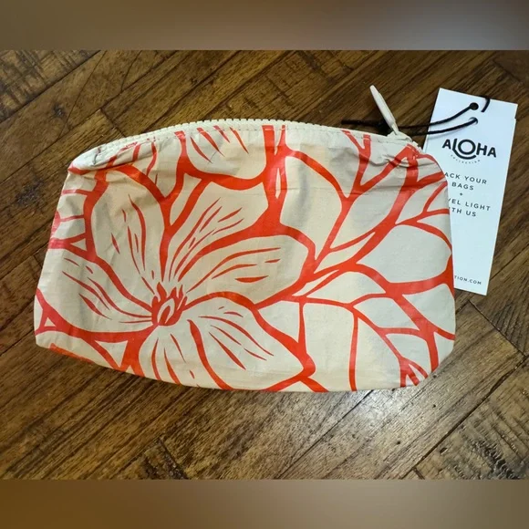 NWT Aloha Collection Backyard Red Haute / Sandstone Mini Pouch - Picture 3 of 5